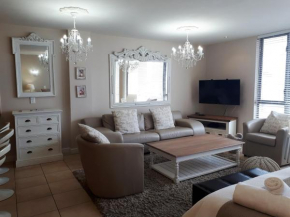 402 Hibernian Towers Luxury Self Catering Accommodation